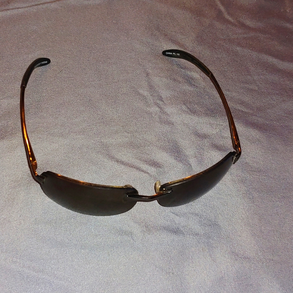 EUC * SLEEK & SEXY BLACK/GREY METAL SUNGLASSES 😍